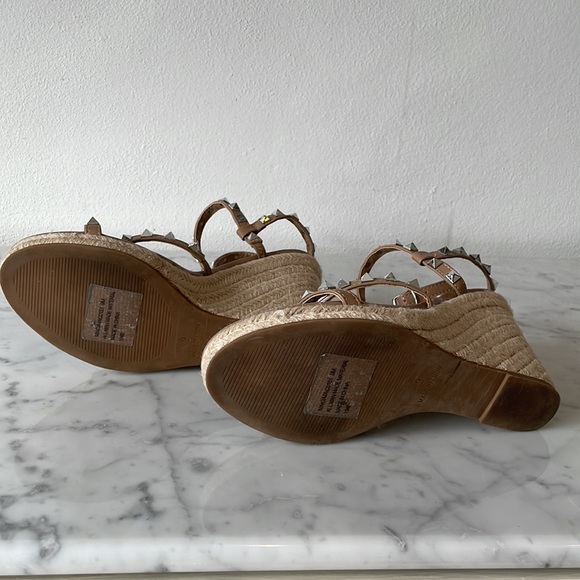 Steve Madden Woven Wedge with Nude leather & Silver Studs size 9M - Picture 8 of 8